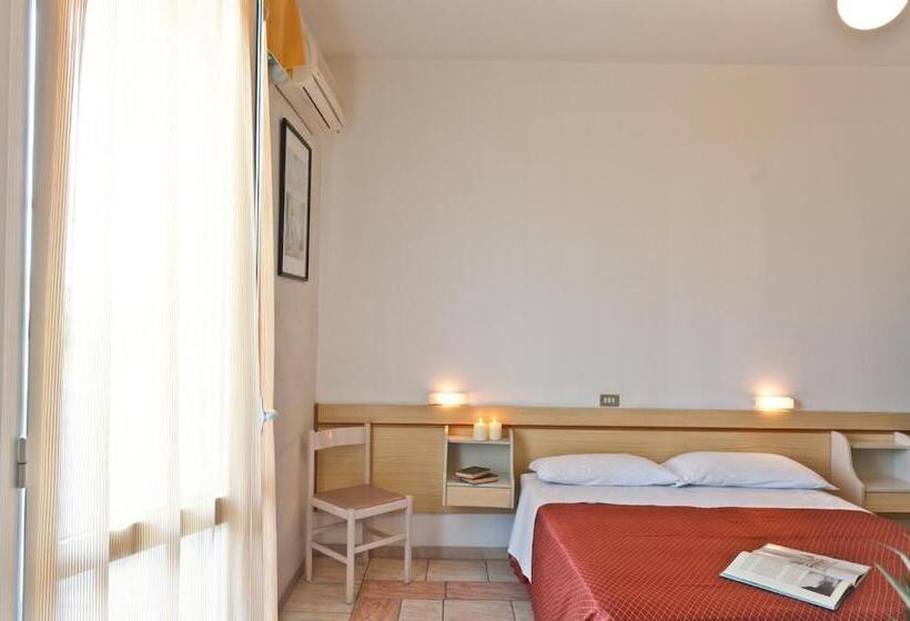 4 Bett Standardzimmer, Antony