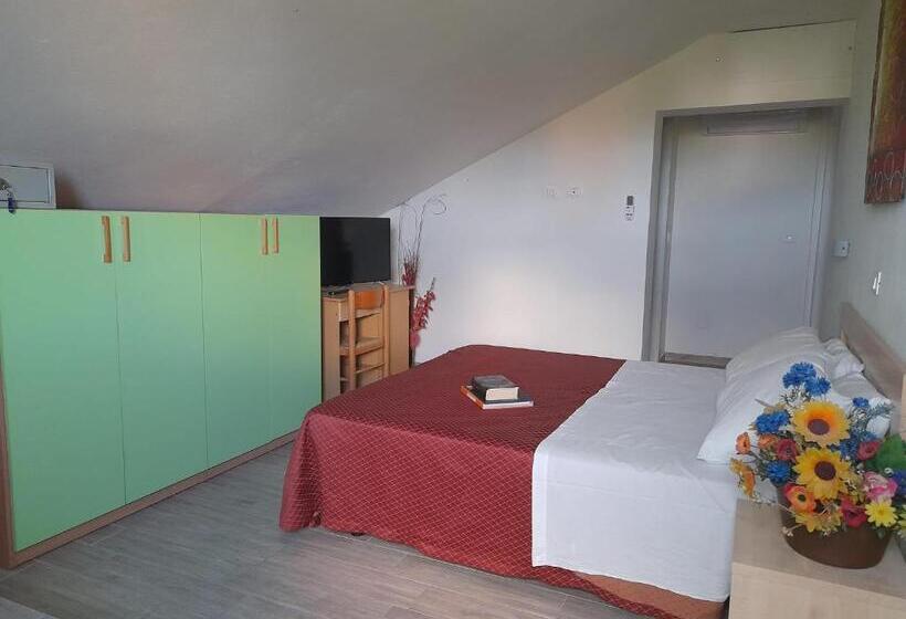 3 Bett Economy Zimmer, Antony