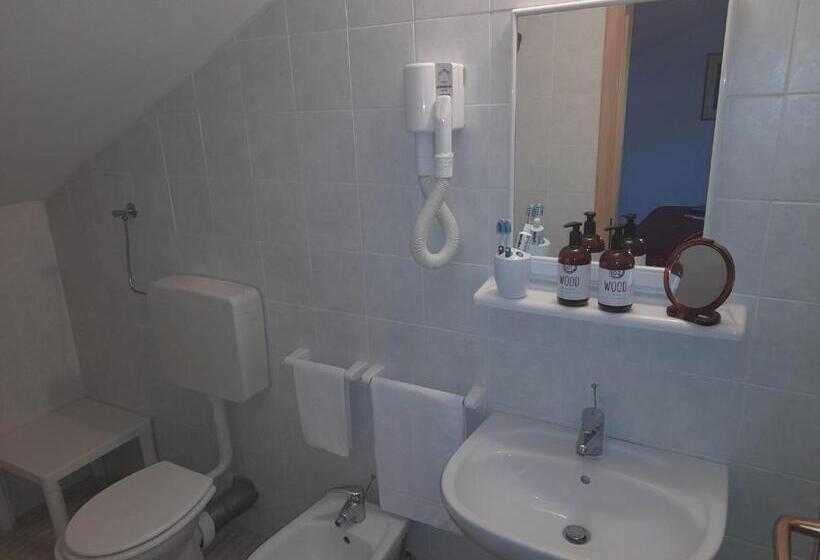 4 Bett Economy Zimmer, Antony