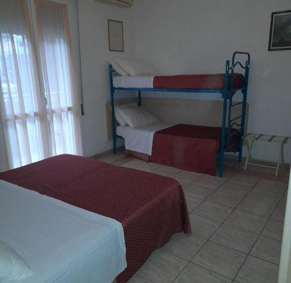 4 Bett Standardzimmer, Antony