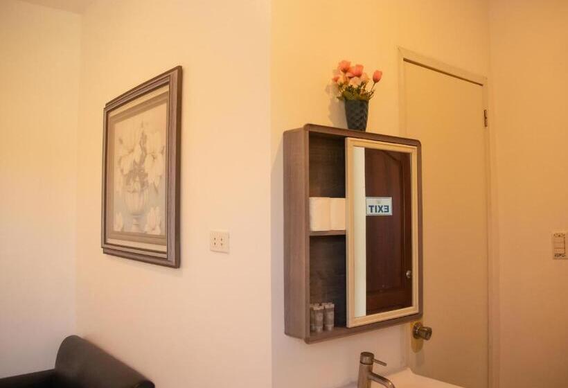 デラックスルーム, Arnold S