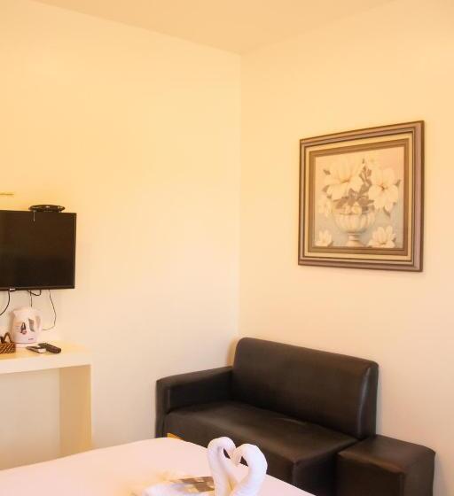 デラックスルーム, Arnold S