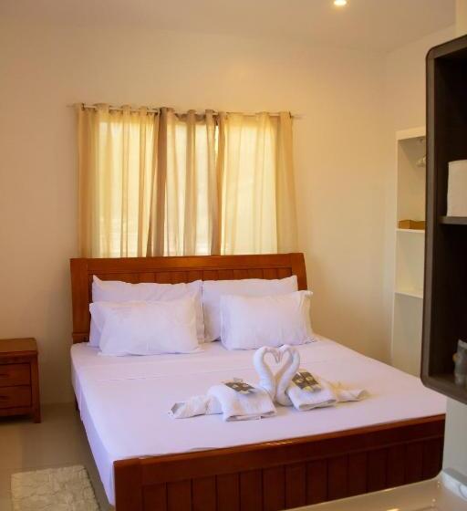 デラックスルーム, Arnold S