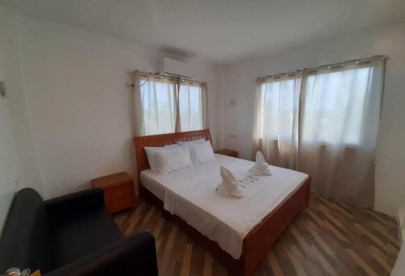 デラックスルーム, Arnold S