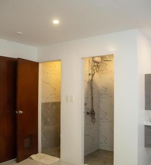 デラックスファミリールーム, Arnold S