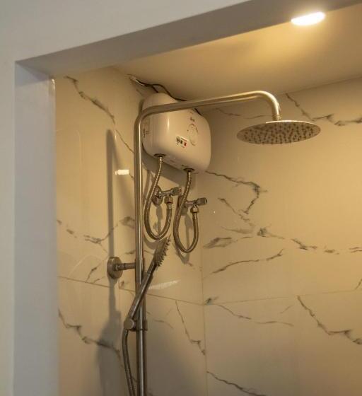 デラックスファミリールーム, Arnold S