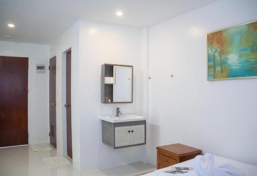 デラックスファミリールーム, Arnold S