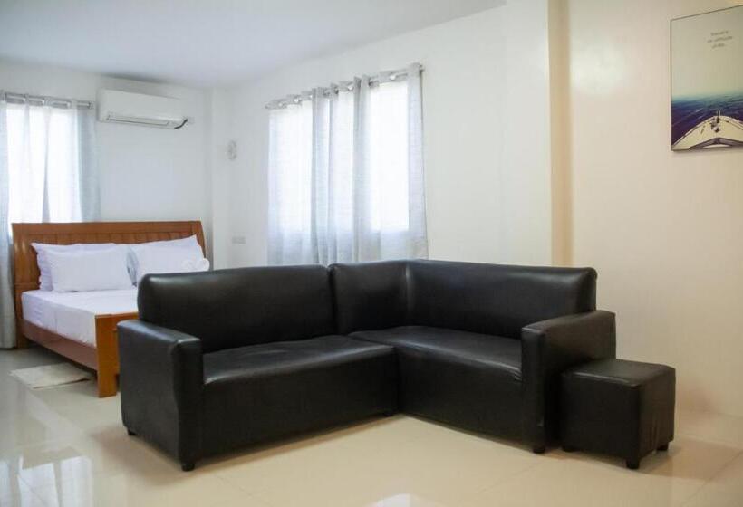 デラックスファミリールーム, Arnold S