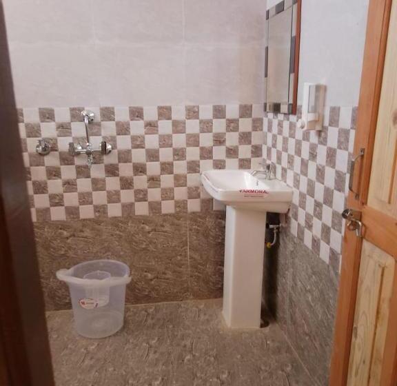 Quarto Estandar, Govind Palace