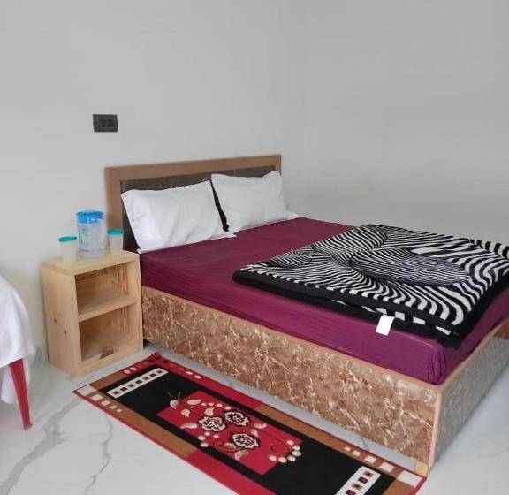 Quarto Estandar, Govind Palace