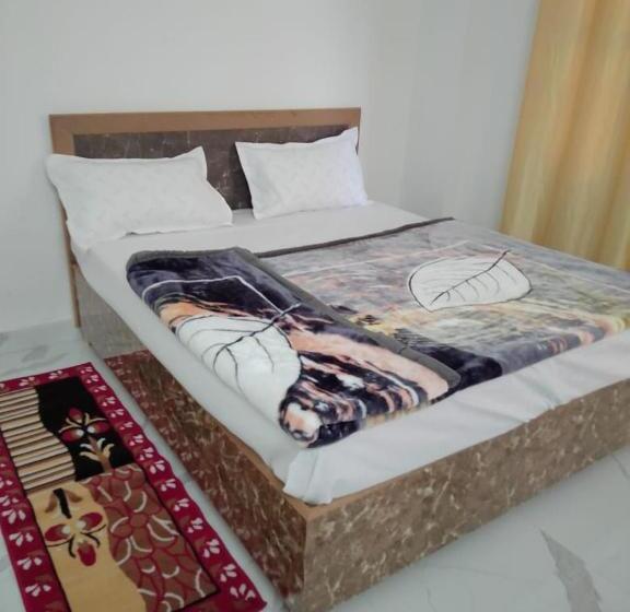 Quarto Estandar, Govind Palace