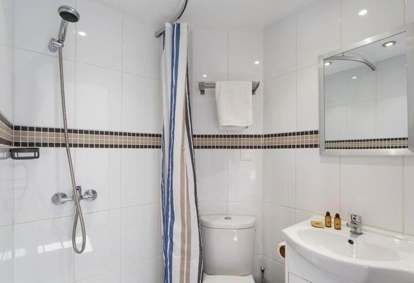 חדר משפחתי, Les Aravis