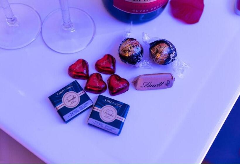 Номер Стандарт, Chiaro Di Luna