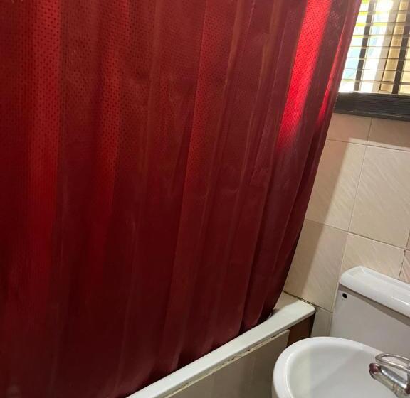 اتاق اکونومی, Od V!ck S Budgets, 24hr Power, Security, Dstv