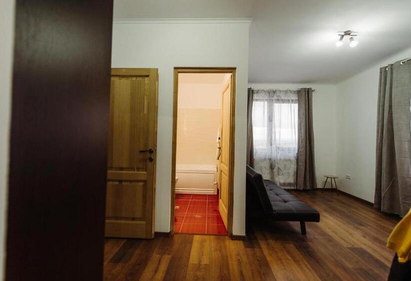 جناح عائلي, Pensiunea Casa Negrea