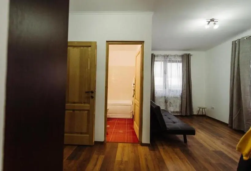 Perhesviitti, Pensiunea Casa Negrea