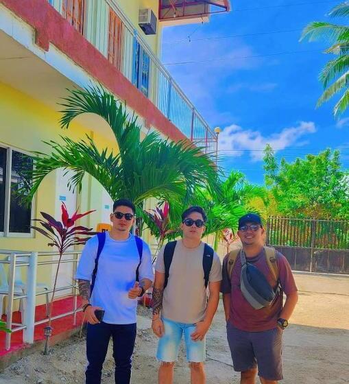 اتاق خانوادگی, 8thhotel Restobar