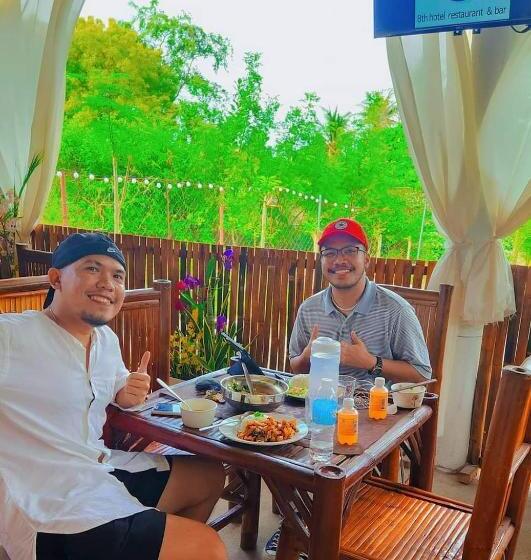 اتاق خانوادگی, 8thhotel Restobar