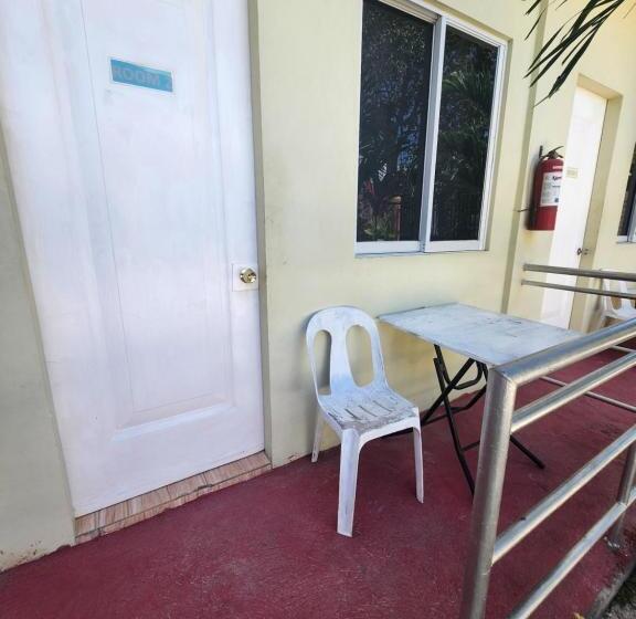 اتاق خانوادگی, 8thhotel Restobar