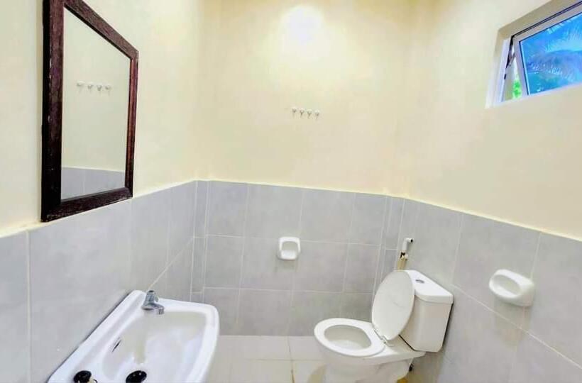 اتاق خانوادگی, 8thhotel Restobar