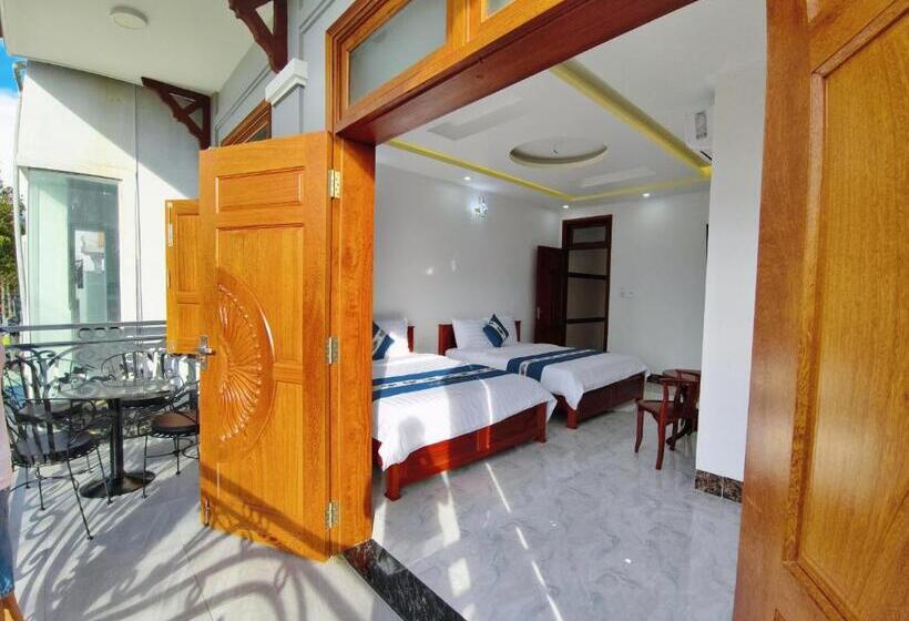 اتاق استاندارد چهارنفره با بالکن, Khách Sạn Hoa Mai
