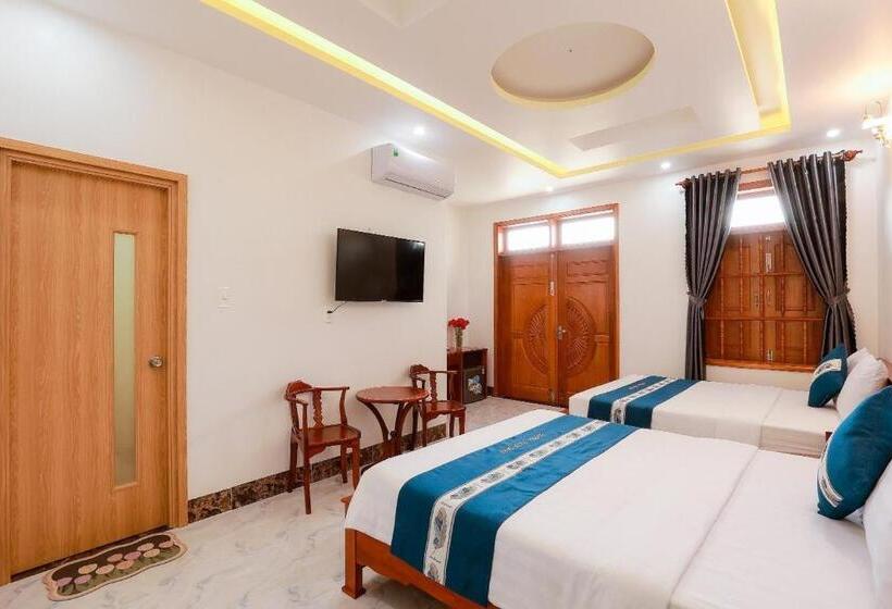 اتاق استاندارد چهارنفره با بالکن, Khách Sạn Hoa Mai