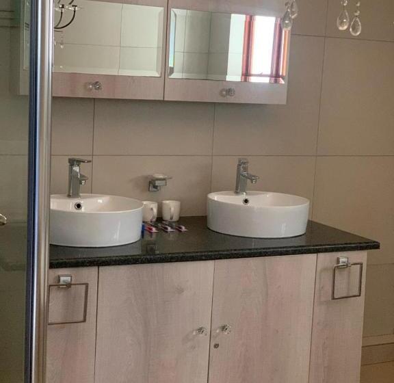 Chambre Familiale, Neo Horizon Guest House