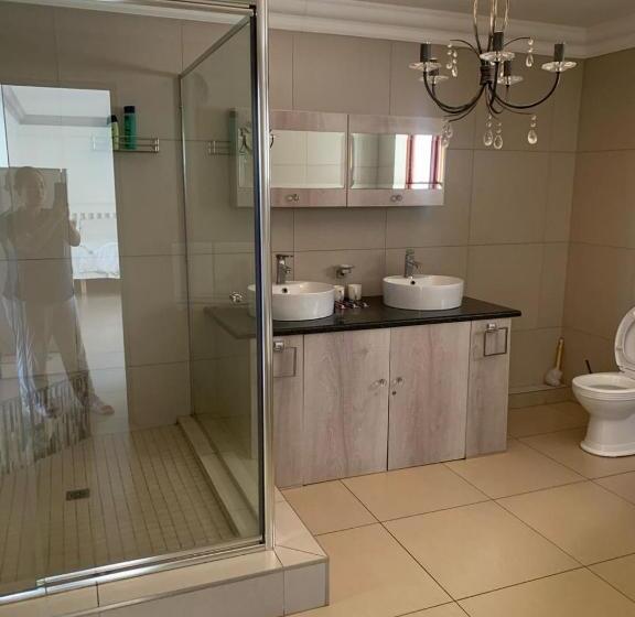 Chambre Familiale, Neo Horizon Guest House