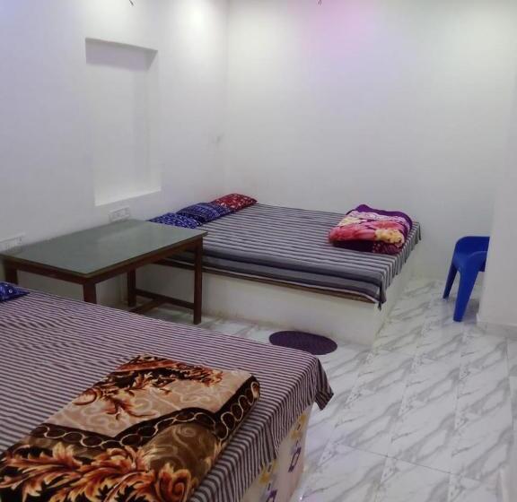 اتاق اکونومی, Satsangi