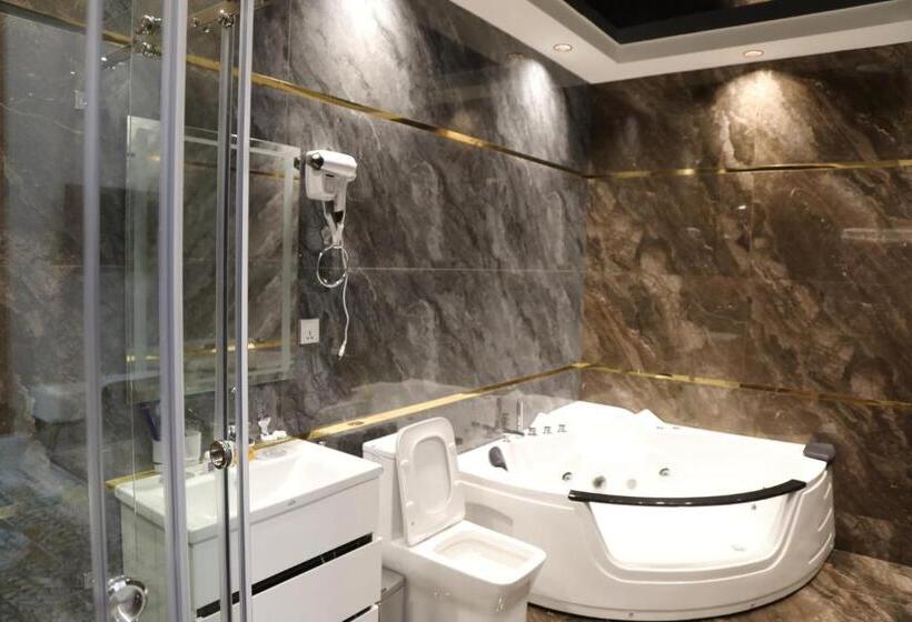 اتاق لوکس با تخت بزرگ, Sultan Palace