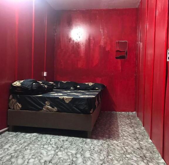 标准单人间, The Big Boss Indian & Nepali Restaurant House