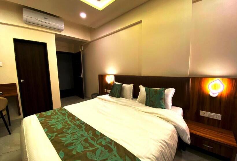 חדר דלוקס, The Grand Sarovar Inn And Suites