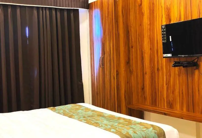 デラックスルーム, The Grand Sarovar Inn And Suites