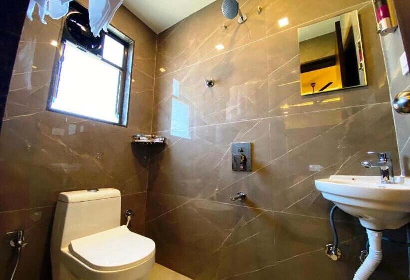 חדר דלוקס, The Grand Sarovar Inn And Suites