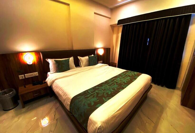 Номер Deluxe, The Grand Sarovar Inn And Suites