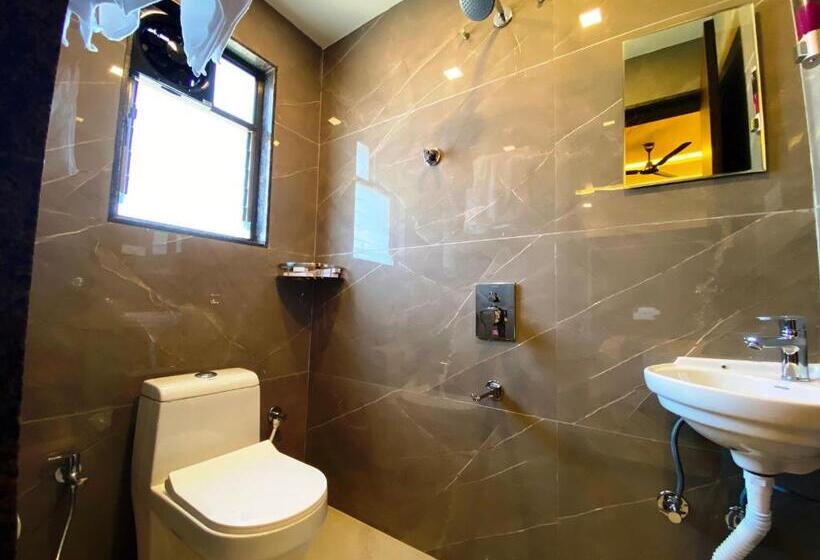 חדר דלוקס, The Grand Sarovar Inn And Suites