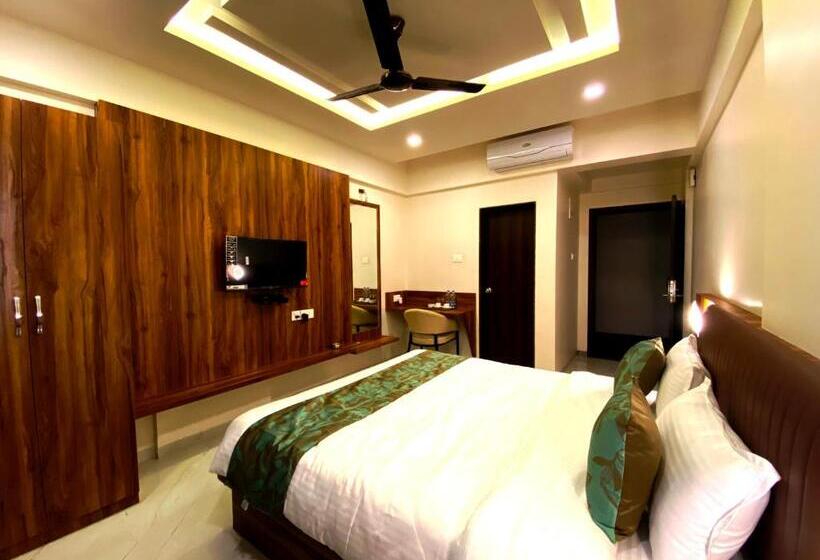 חדר דלוקס, The Grand Sarovar Inn And Suites