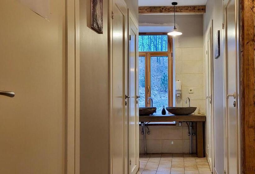 اتاق استاندارد سه تخته با سرویس بهداشتی مشترک, Inovatorių Slėnis/ Innovators Valley