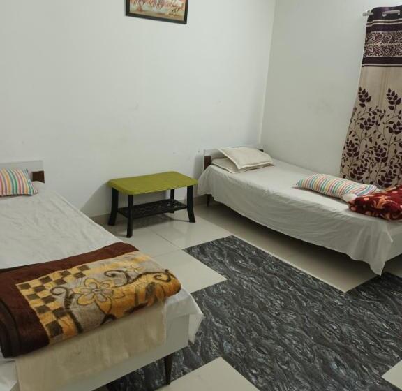 اتاق اکونومی, Suryalaxmi Guest House