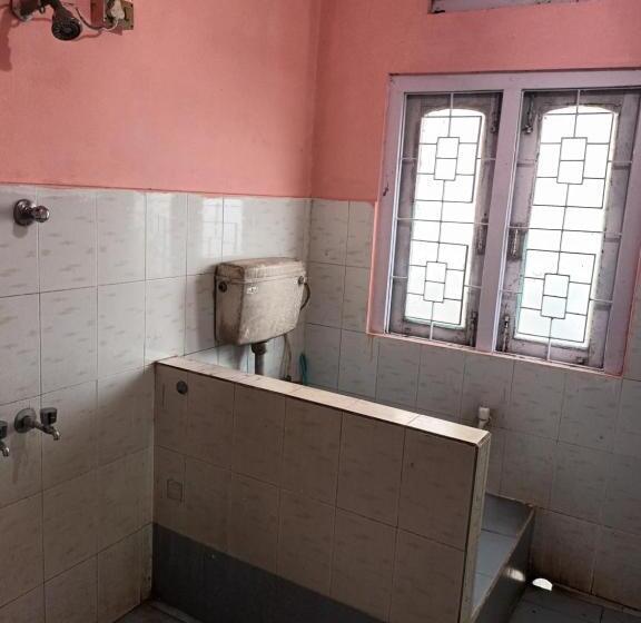 اتاق اکونومی, Suryalaxmi Guest House