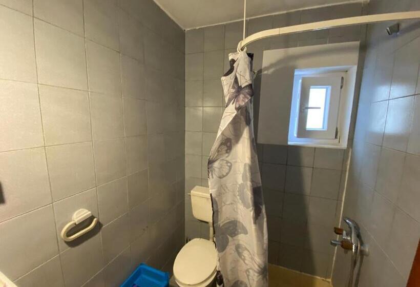 اتاق اکونومی, Stone Villa