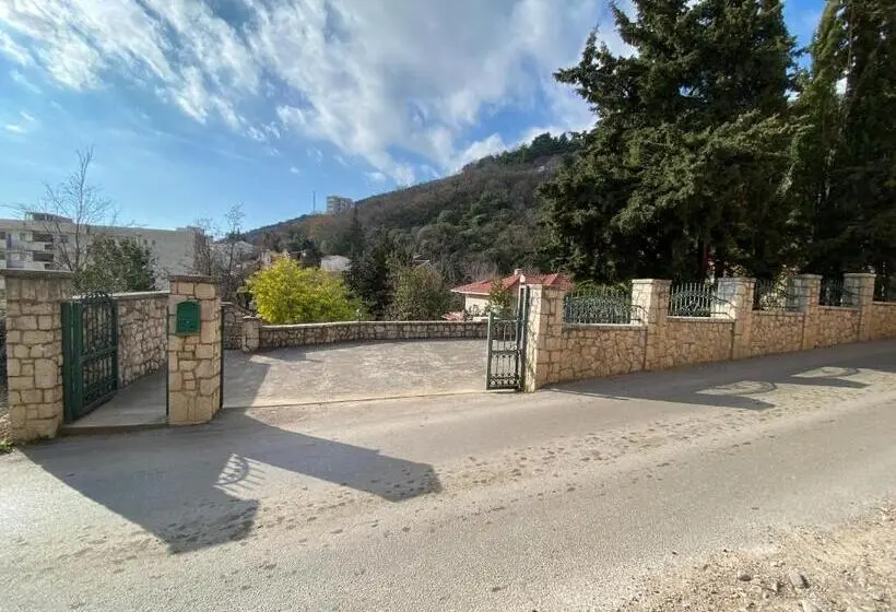 Economy Triple Room, Stone Villa
