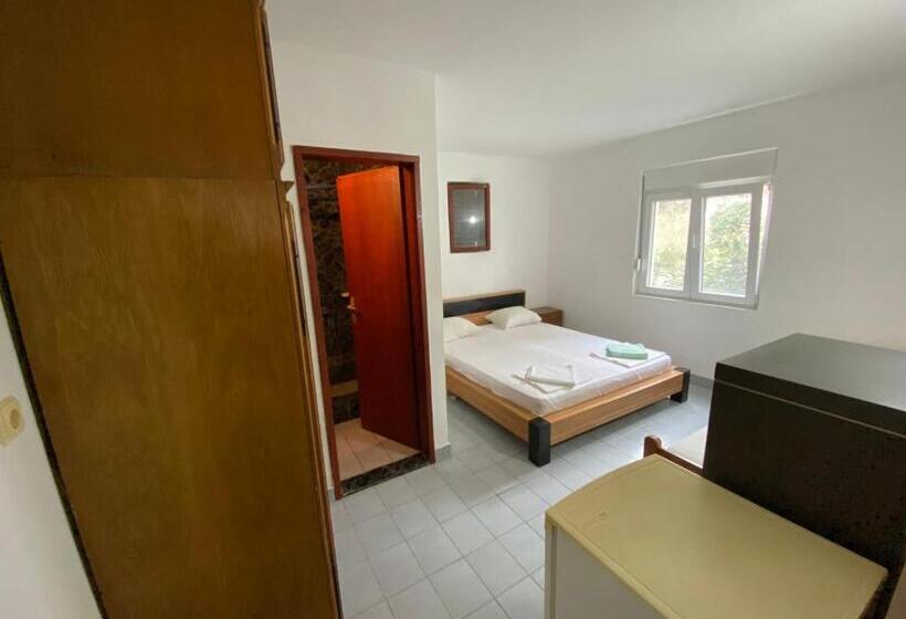 Economy Triple Room, Stone Villa