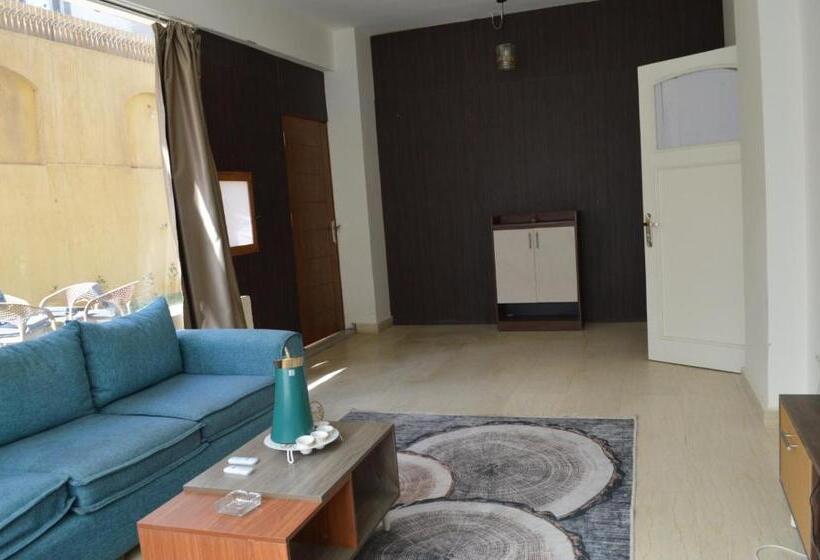 شقة غرفة واحدة مطلة على الحديقة, عقار العرب