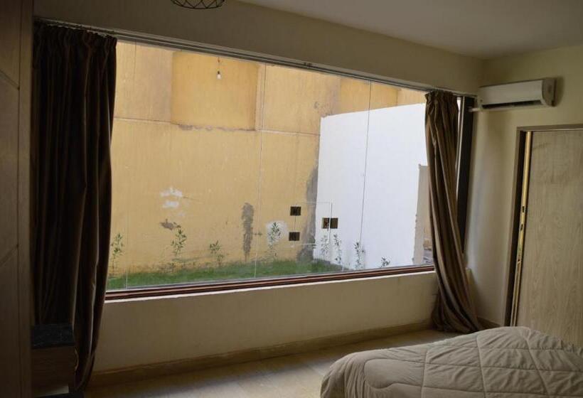 شقة غرفة واحدة مطلة على الحديقة, عقار العرب