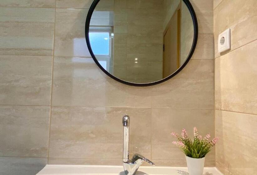 آپارتمان 2 خوابه, Ady House 2