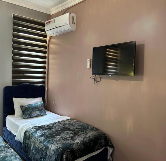 غرفة قياسية ثلاثية, Kubilay Suite