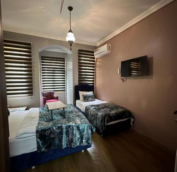 غرفة قياسية ثلاثية, Kubilay Suite