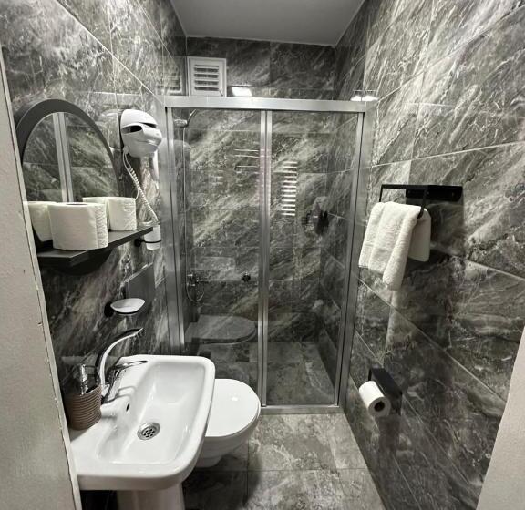 غرفة قياسية ثلاثية, Kubilay Suite