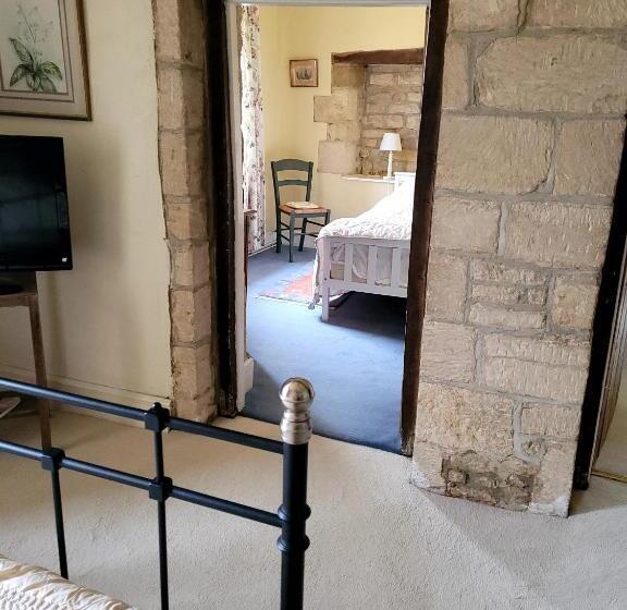 Номер Стандарт, Prebendal Manor